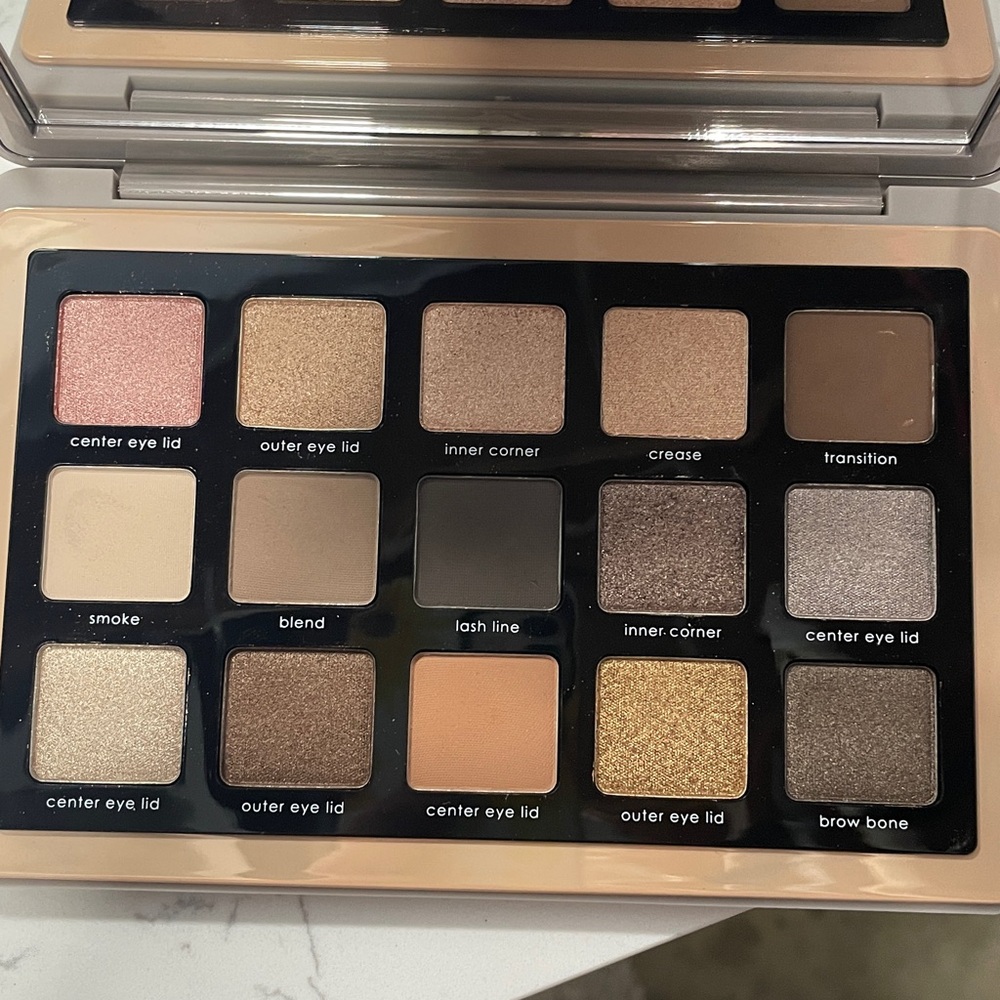 Natasha Denona Retro and Glam palette. - Picture 7 of 8